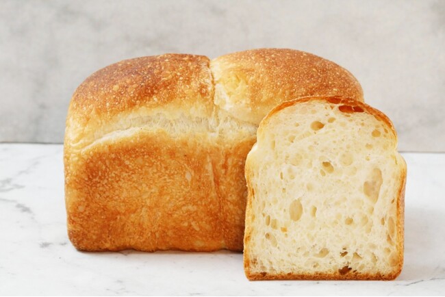 【加水率90％以上の“もちもち”食パン】累計販売個数80万個※1突破した「バゲットラビット」看板商品の『ブール』が食パンに！三重県産「ニシノカオリ原麦」を石臼で挽いた小麦の旨味広がる新商品が登場！