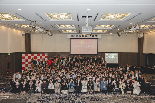 RePlayceが2025年春に新しく開校する通信制高校サポート校「HR高等学院」一期生71名の入学式を開催