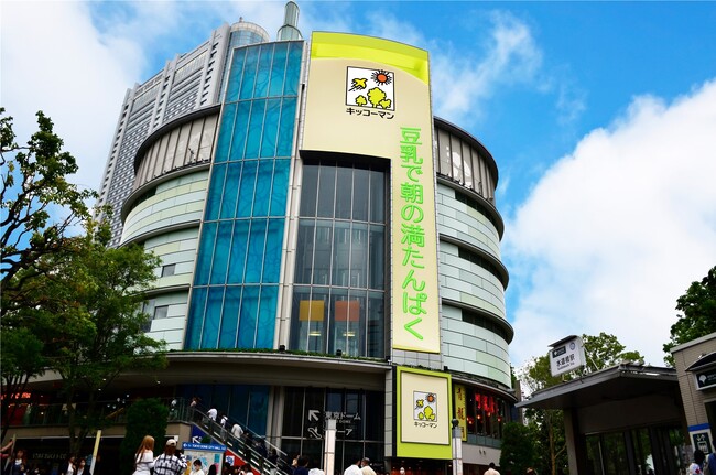 東京ドームシティ内の高さ28mの巨大ビジョンでキッコーマン豆乳のブランドムービーを放映　「ミーツポートビジョン」の上段・中段・下段を一体的に使用した“初の企業映像放映”