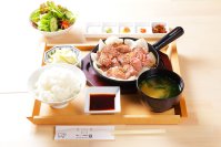 日本一の柔らかさを目指す『豚ステーキ専門店B』人気定食3種が年間10万食突破を記念し「お客様感謝祭」を4月21日(月)～5月18日(日)に実施！