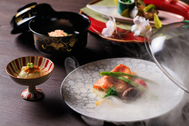 【稲取銀水荘】伊豆近海の金目鯛を使用した「金目鯛銀鱗焼き」などライブキッチンからできたてを届ける新会席料理が4月1日より開始！公式サイト新会員プログラム「銀水荘メンバーズ」もスタート