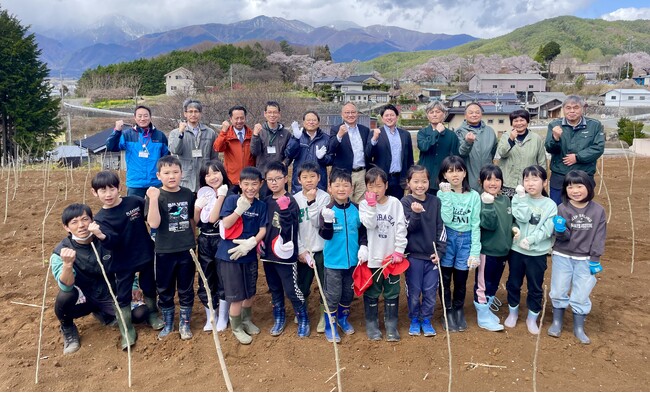 「桑」の植樹祭を駒ヶ根市にて開催