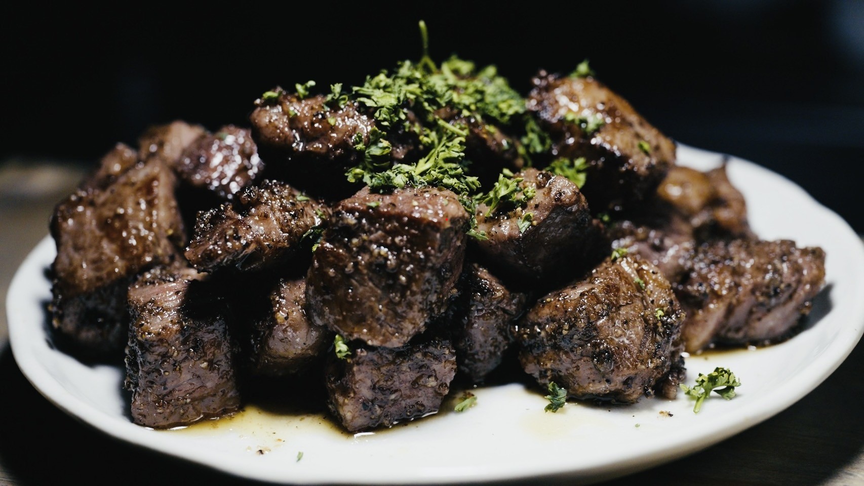 原宿の行列ステーキ、ついに新潟上陸！ガーリックと肉の魔法「ステーキてっぺい」新潟伊勢丹７階レストランフロアに 4 月 22 日オープン！