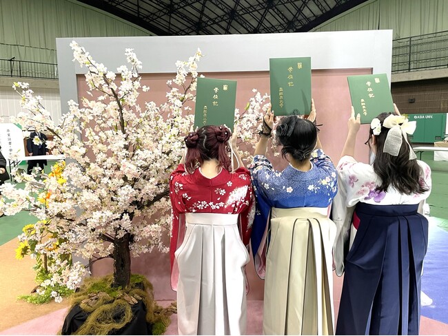 SHIBUYA109が卒業式のフォトスポットをプロデュース！