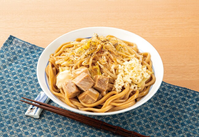セブン-イレブンから“ごわモチ食感”の「冷しブタまぜ麺」が新発売！
