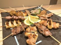 炭火の香りと活気が広がる立ち呑み空間！大阪十三に「炭火旨串　とりたんとん」が2025年4月28日月曜日グランドオープン!