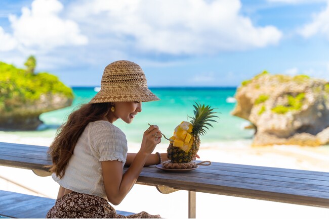 【バンタカフェ】夏の沖縄で、⻘い海を眺めながら旬のトロピカルフルーツを堪能「まーさんトロピカルフェア」今年も開催