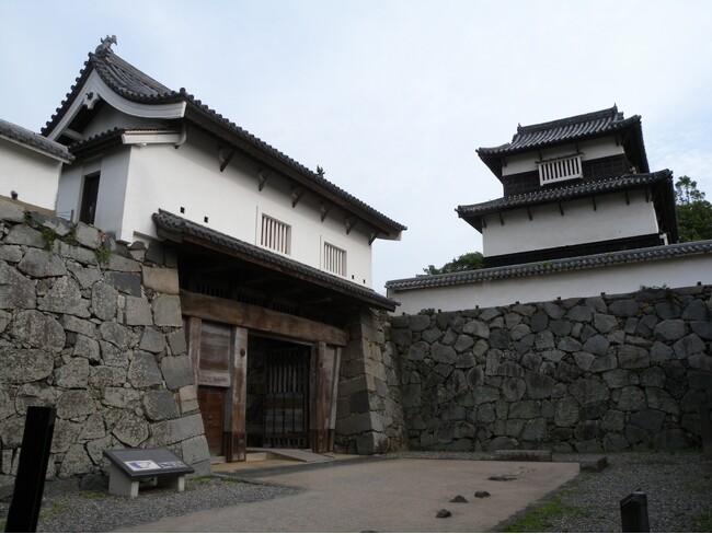 福岡市が協力、福岡城 「（伝）潮見櫓」「下之橋御門」の清掃イベントを開催｜UniLife学生マンションの新入居者対象、歴史に触れながら仲間づくり