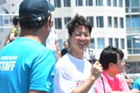 片瀬東浜海岸で「ファイト イッパーツ！ごみ拾い」を実施　～ケイン・コスギさん、廣瀬俊朗さんが参加！～