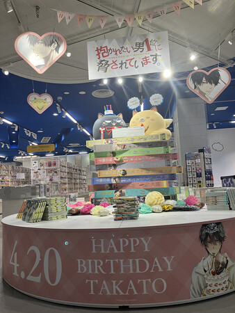 『だかいち』西條高人さんの誕生日を記念して、バースデーver. ちゅんにゃ＆トーニャカさんモニュメントをアニメイト梅田にて5月12日まで展示中！