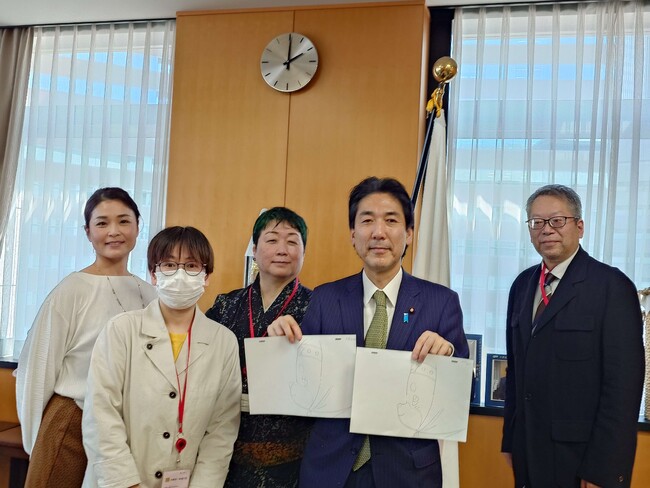 日本アニメフィルム文化連盟、城内実クールジャパン担当大臣へアニメーター体験会を実施！