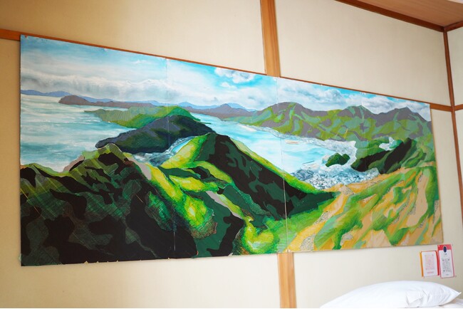 第一回 妖怪画大賞グランプリ受賞者の最新作、小豆島の海辺の宿で展示スタート
