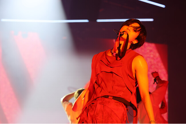 SHINeeのメンバーで、2024年にソロデビュー10周年を迎えたテミン。初のソロワールドツアーから、4月の東京公演をバックステージの模様も交えて、WOWOWで6月に独占放送・配信！