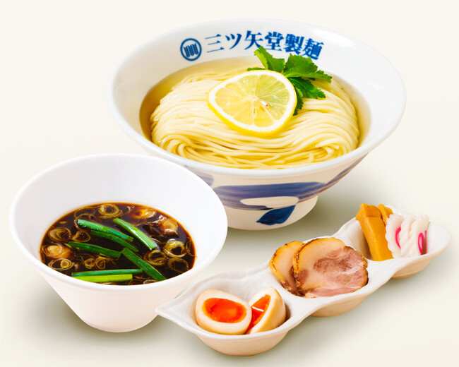 旨味の証。ぬるりと旨い昆布出汁麺とキレ感抜群の黒鶏醬油スープ　『昆布出汁つけめん』