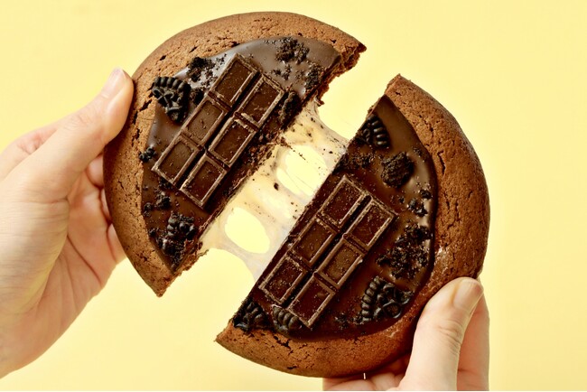 【韓国で爆発的ブーム！スモアチョコ】1枚1000キロカロリー超え！直径13cmのビッグソフトクッキー専門店「GUILTY’S」からマシュマロのふわもち食感を楽しめる『スモアチョコクッキー』が初登場