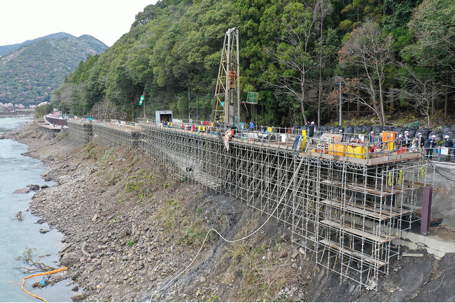 日綜産業の「法面作業構台マルチアングル工法」が国交省令和7年度NETIS準推奨技術に選定
