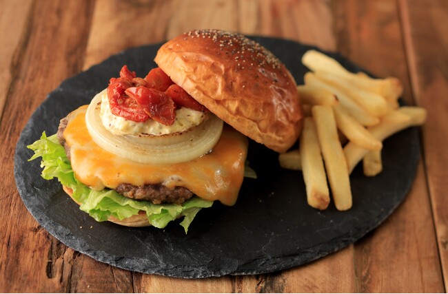 【MOS】アメリカ産のチーズを使用した「モスプレミアム」限定商品が登場！「和牛バーガー　コルビージャックチーズ」