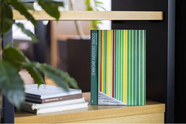 国内2000号店出店への感謝を込めた、スターバックス初の公式ストアデザインブック「STARBUCKS COFFEE JAPAN STORE DESIGN WORKS」4月24日にオンラインストアで発売