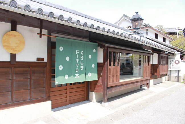 【プレスリリース】倉敷美観地区初！「くらしきドーナツの木」一周年記念『白桃きびだんごドーナツ』を期間限定で新発売