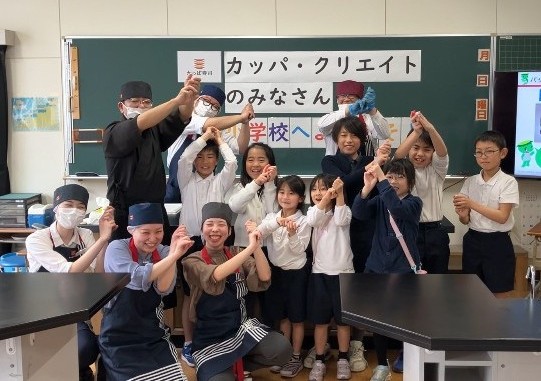 かっぱ寿司、小学校食育出張授業を実施 ~すしづくり体験で学ぶ食の大切さと環境配慮~