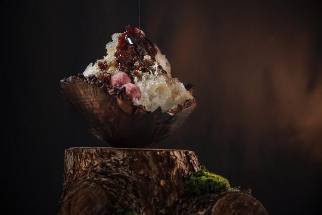 【星のや軽井沢】期間限定オープンの「棚田Barラウンジ」で、「森の香りを食べる」がコンセプトの「軽井沢香木かき氷」を提供