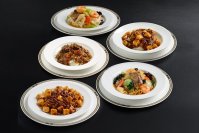 横浜中華街で腕を振るっていた料理人たちが手作りする「冷凍グルメ5種類」と「あずき(黒餡)月餅」を4/26に同時発売！