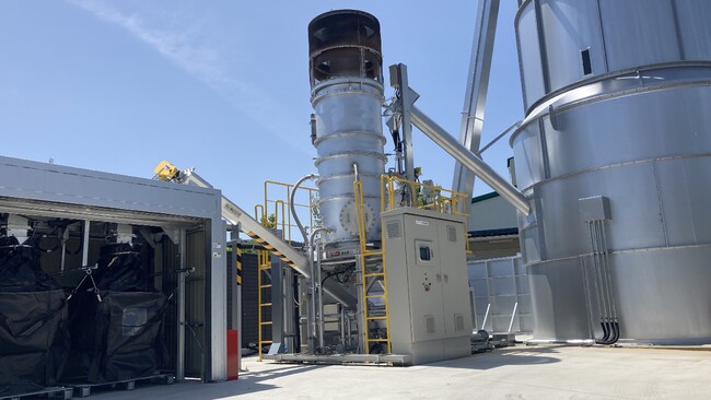 バイオ炭製造コストの大幅削減と温室効果ガス排出量削減に貢献「高効率もみ殻バイオ炭製造装置」の実証試験を開始