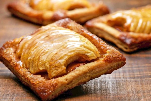 ★【大丸梅田店5月１日限定】ふわっ！ザクッ！青森から焼きたての「アップルパイ」が飛行機に乗って大阪へ！大丸梅田店で午後2時から販売します！～「A！Premium」売場直行便～