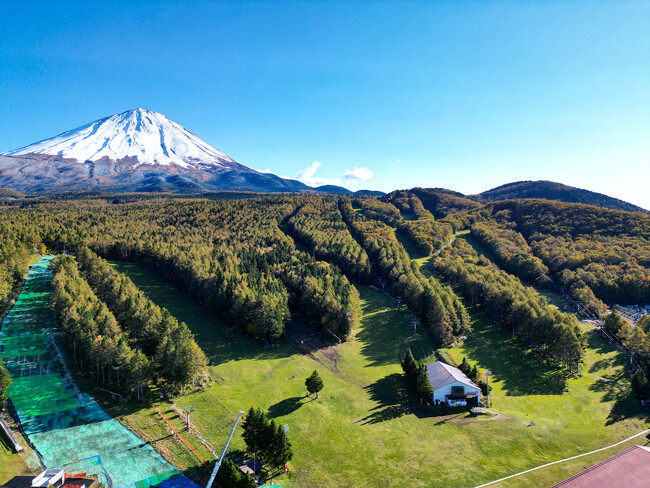山梨県・鳴沢村「ふじてんリゾート」2025グリーンシーズンは、メインリフト「クワッドリフト」の架け替え工事に伴い、変則営業を行います。5/3(土・祝)から営業開始(予定)。