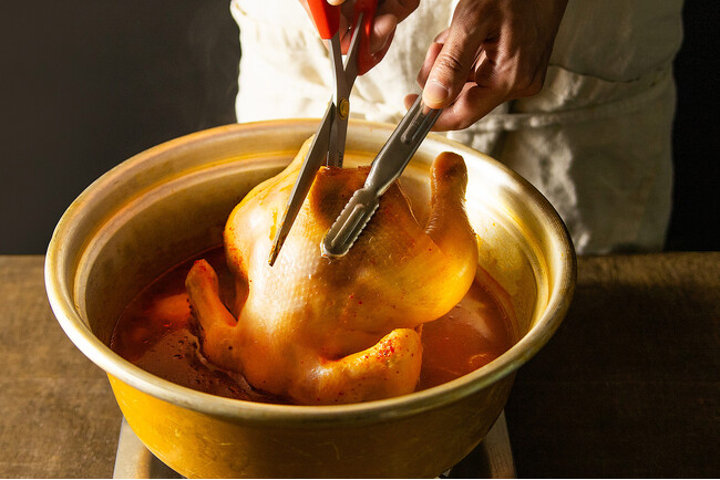 食べ放題タッカンマリに新登場の”旨辛赤鍋”と、季節限定・韓国冷麺も。「晴レ時々タッカンマリ食堂」神戸店・梅田店同時に4月28日スタート。