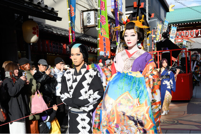 浅草で江戸と令和が交差する一日！花魁道中・ダンス・音楽をはじめ、バラエティ豊かなアーティストが彩るショーパレードと日本酒試飲イベントで、粋な体験を
