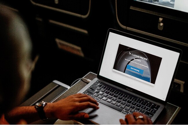 【キャセイパシフィック航空】パーソナルテレビと機内Wi-Fi接続サービスの導入率が100％に 2025年8月より提供開始