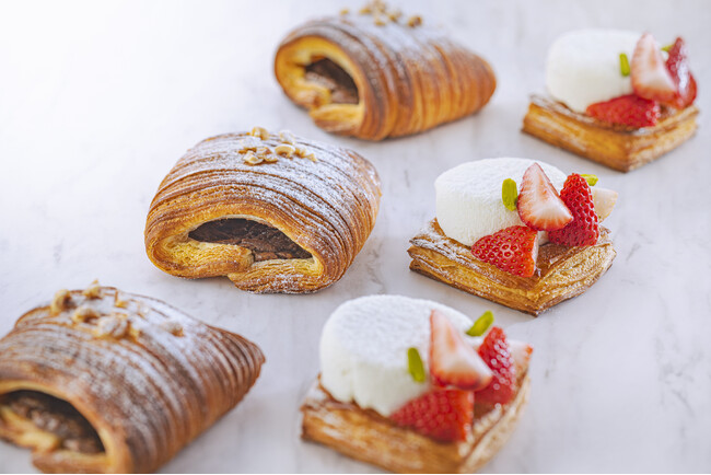 ヘーゼルナッツとミルクチョコの深いコクを味わう＜パンスイス＞　ひんやりチーズクリームが奏でるサクサクデニッシュ＜Blanc pur(ブラン ピュール) ～純白～＞　期間限定新作パンが登場