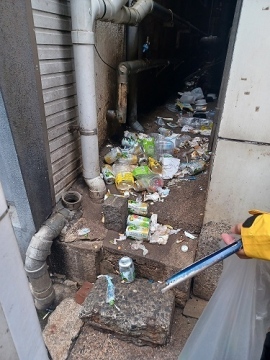 新宿 歌舞伎町一帯のゴミ拾い・一斉朝清掃活動 ～ 4月26日（土）に国際サイエントロジー・ボランティア主催により実施