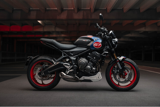 トライアンフから 「Trident Triple Tribute Black」発表のお知らせ