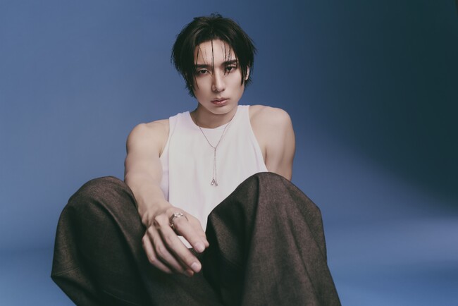 韓国を中心に活動してきた安達祐人が日本でのアーティスト本格再始動を発表！1st EP「BLUE SPRING」をリリース！多彩な才能と確かなカリスマ性で魅せる新たなステージ。