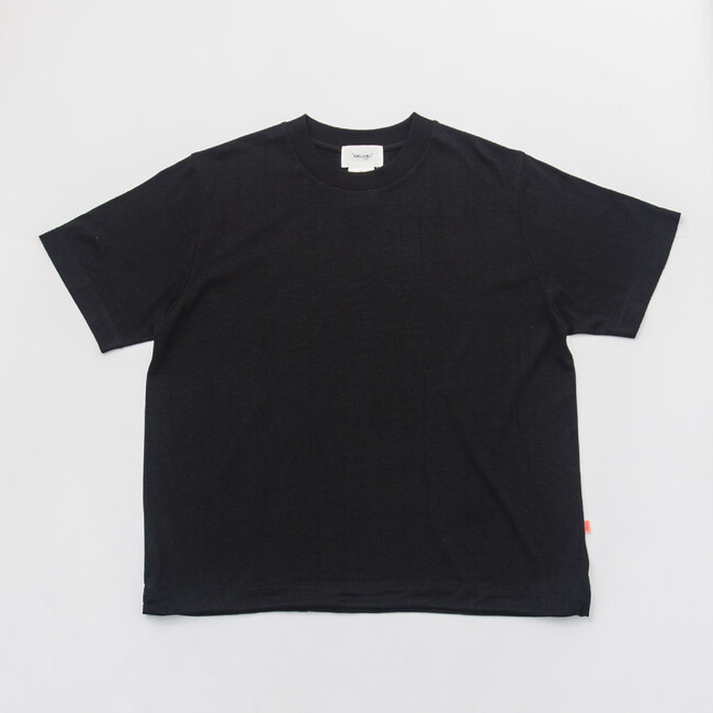 和歌山ニッターら5社が製作したBrewed Protein(TM) ファイバー使用Tシャツ、スウェットが大阪・関西万博の企画ブースにて期間限定販売