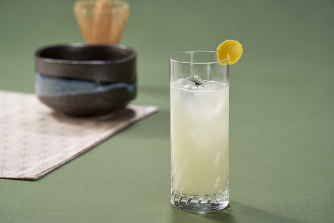 【リーガロイヤルホテル京都】初夏の風をまとった、ジンと玉露が織りなす爽やかなカクテル「清風明点」バー グラナダにて販売