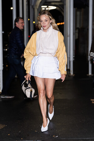 【ルイ・ヴィトン】クロエ・セヴィニー、ニューヨークで開催された「MAGIC FARM(原題)」の上映会にルイ・ヴィトンを着用