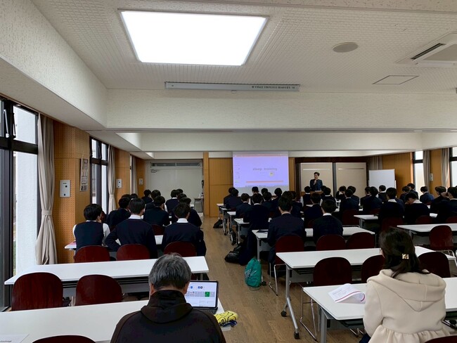 【昭和西川】福岡の高校サッカー名門校・九州産業大学付属九州高等学校にて、“睡眠” でパフォーマンス向上を目指す「スリープトレーニング」を実施！