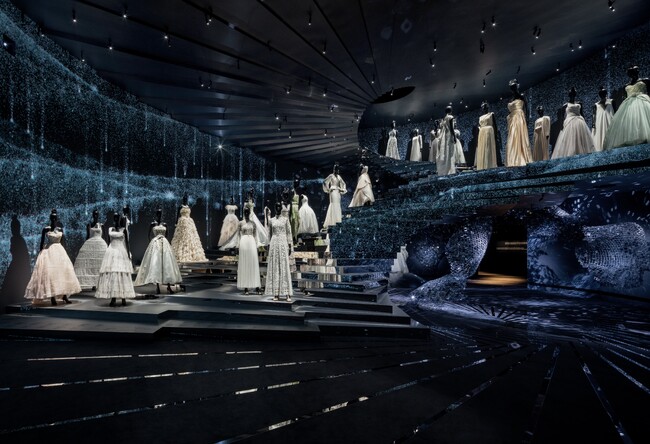 【DIOR】「クリスチャン・ディオール、夢のクチュリエ」展をソウルで開催