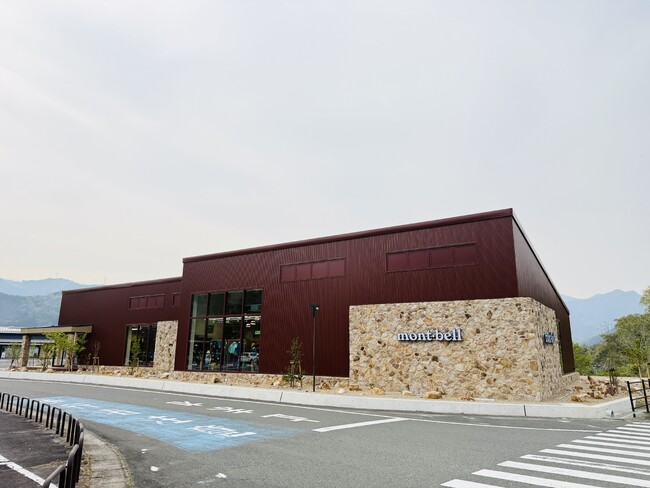 モンベル直営店県北初出店「モンベル鏡野店」オープン・みずの郷奥津湖 ビジターセンターリニューアルオープン