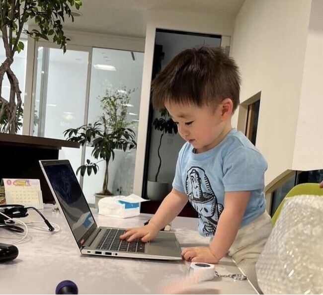 子育て安心企業へ！3人目誕生で最大300万円の祝金！