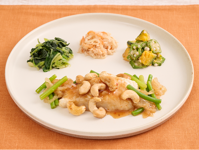 香ばしさとふんわり食感がクセになる「白身魚とカシューナッツのやみつきだれ」を5月7日(水)に新発売