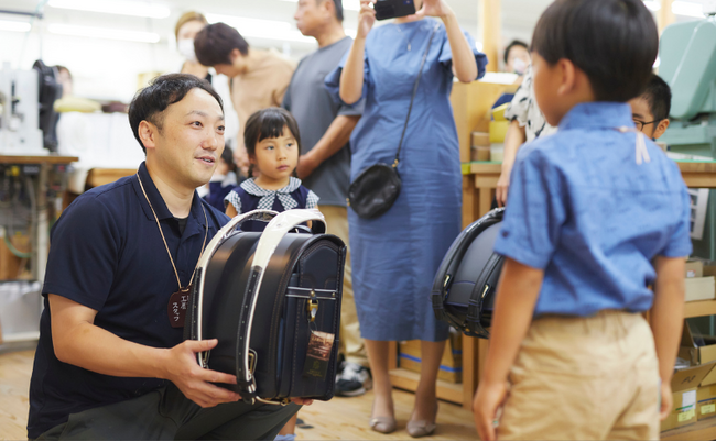 【抽選でご招待】世界一、あたたかいランドセルの届け方。鞄工房山本、ランドセル贈呈式の応募受付を開始します