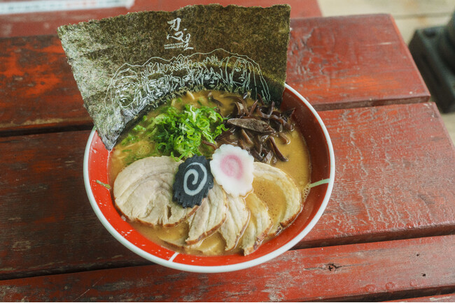 淡路島西海岸の人気グルメスポット「淡路シェフガーデン by PASONA」「NARUTO＆BORUTO 忍里」から『ラーメン一楽』が限定出店！