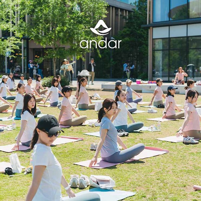 【andar x Cocochii】GWに明治公園へ100名が集結。韓国発アンダールのウェアで楽しむ、心地よさに包まれた屋外ヨガイベントを開催