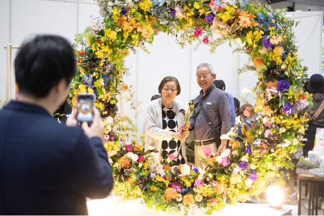【横浜市】結婚式で使われた装花のアップサイクル！　幸せをシェアしながら、フラワーロスを削減！