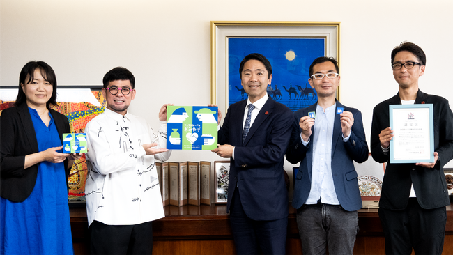 オインクゲームズ『フェアトレードのおみやげ』開発チームが鎌倉市長を表敬訪問