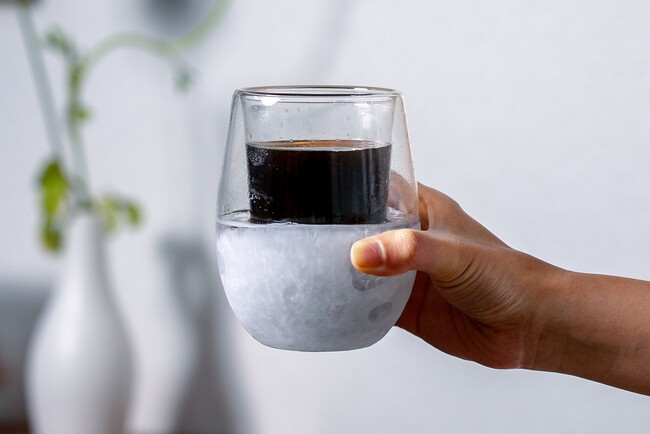 氷で薄めずアイスコーヒーを楽しむ冷却グラス「IceQuick Glass(アイスクイック グラス)」が好調！